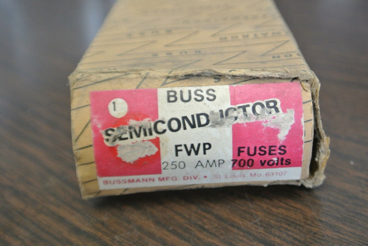 BUSS FWP250 SEMICONDUCTOR / RECTIFIER FUSE / 700V / 250A / NEW SURPLUS