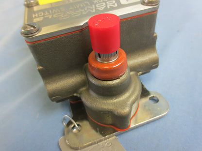 NAMCO EA180-31303 SNAP-LOCK LIMIT SWITCH - NEW SURPLUS