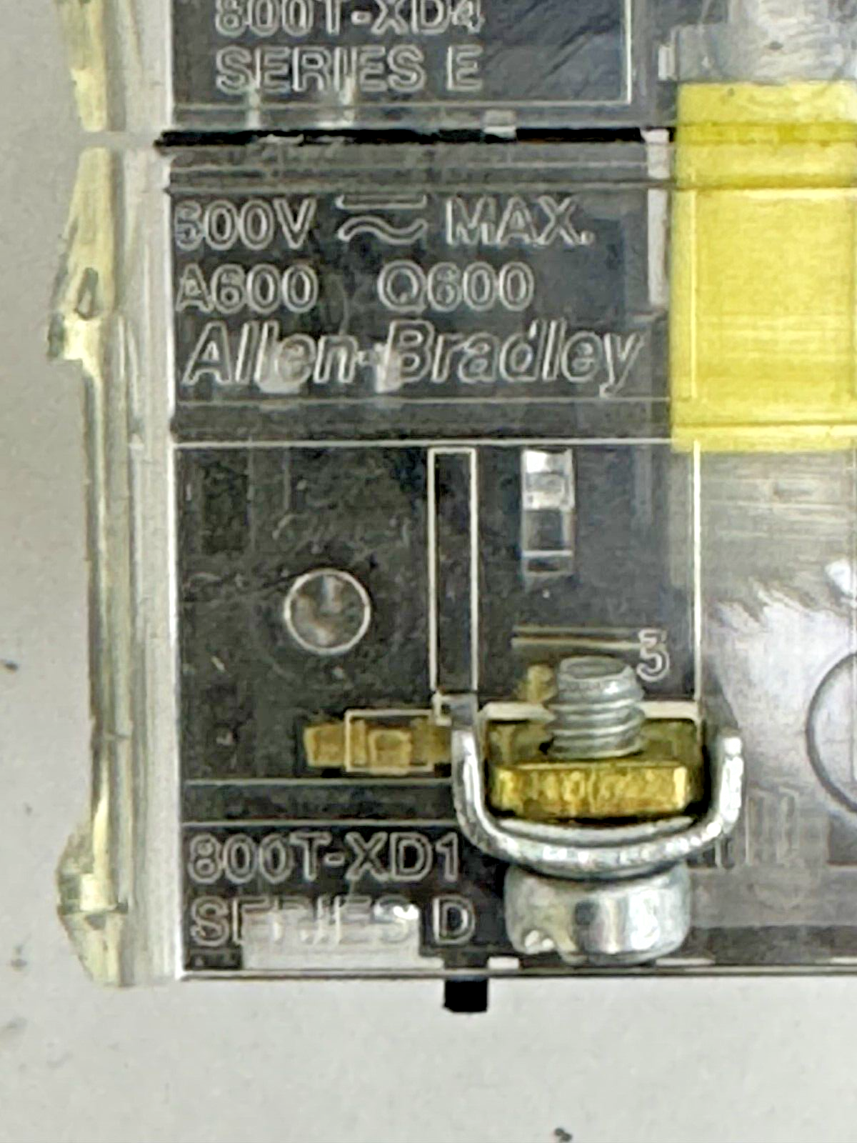 ALLEN-BRADLEY - 800T-FXTQH2RA5 SER. U - RED MUSHROOM PUSH/PULL BUTTON W/ BLOCK