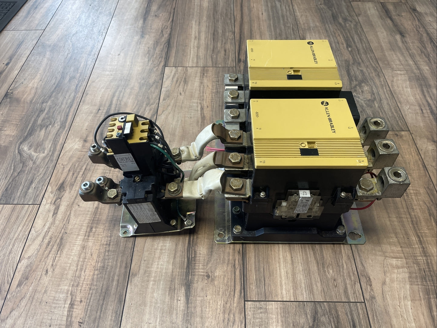 ALLEN BRADLEY 104-B250ND3 REVERSING STARTER SER B 250A 600VAC 250HP 193-DPD200