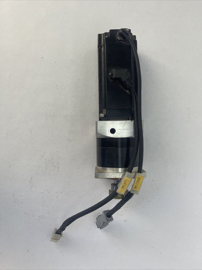 YASKAWA SGM7J-04A7C6E AC SERVO MOTOR 200VAC 2.5A 400W PF70L1-10-P2-S2-14-30-50-7