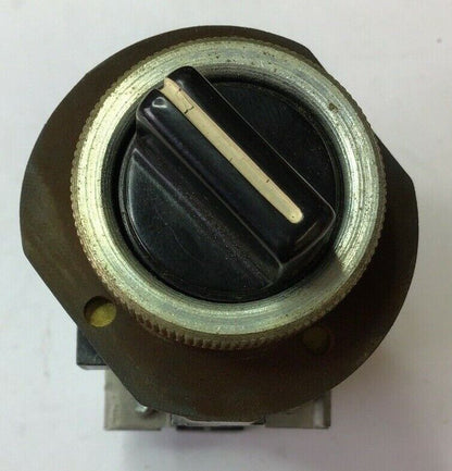 CUTLER HAMMER 10250H421A12 SELECTOR SWITCH 600V 2POS OILTIGHT
