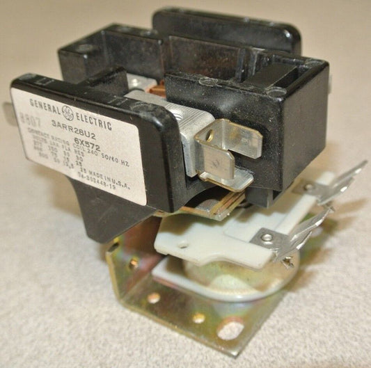 GENERAL ELECTRIC 3ARR28U2 CONTACTOR 6X572 / 240V COIL / 277-600V / NEW SURPLUS