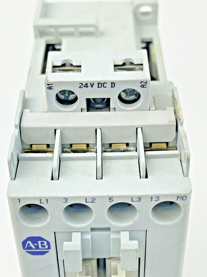 ALLEN-BRADLEY 100-C09D*10 SER. A CONTACTOR W 24VDC COIL & 193-EEDB SER. A RELAY