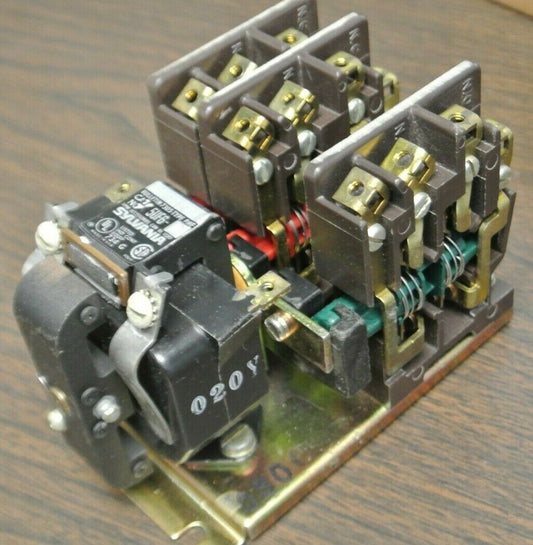 SYLVANIA 5UF6-2-76 / AC RELAY / 6 CONTACTS: 4 N.O., 2 N.C. / 110-120V COIL