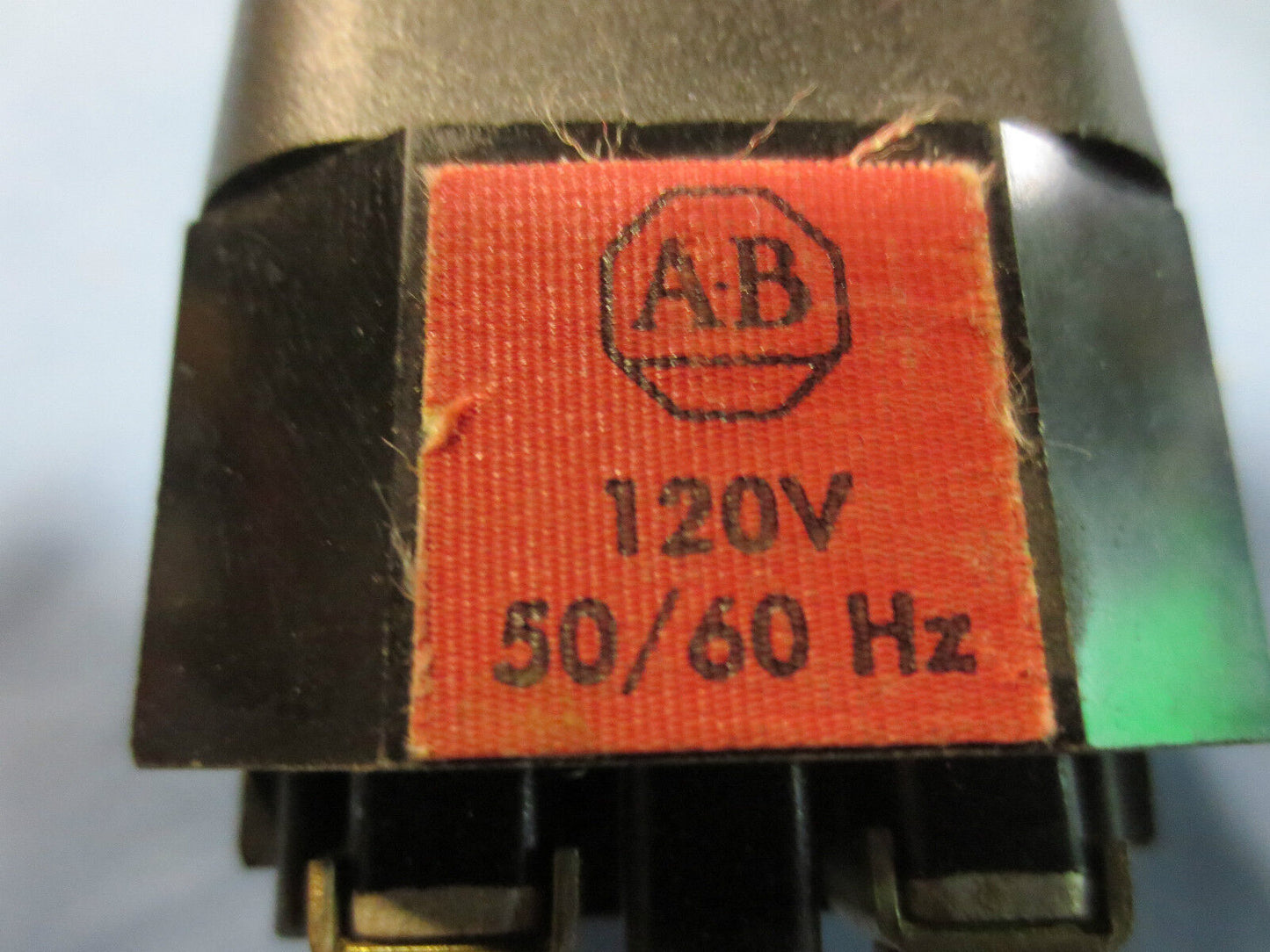 ALLEN-BRADLEY 800T-998422 Ser. B ILLUMINATED PUSH BUTTON GREEN