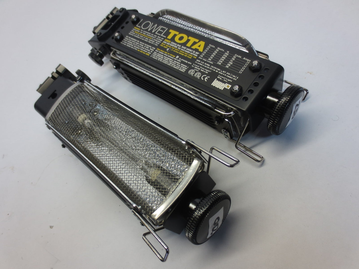 LOWELL TOTA PROFESSIONAL PHOTOGRAPHY LIGHTING SYSTEM - LIGHTS TRIPODS UMBRELLAS