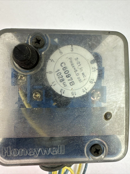 HONEYWELL C6097B GAS PRESSURE VALVE Pmax = 5.0PSI