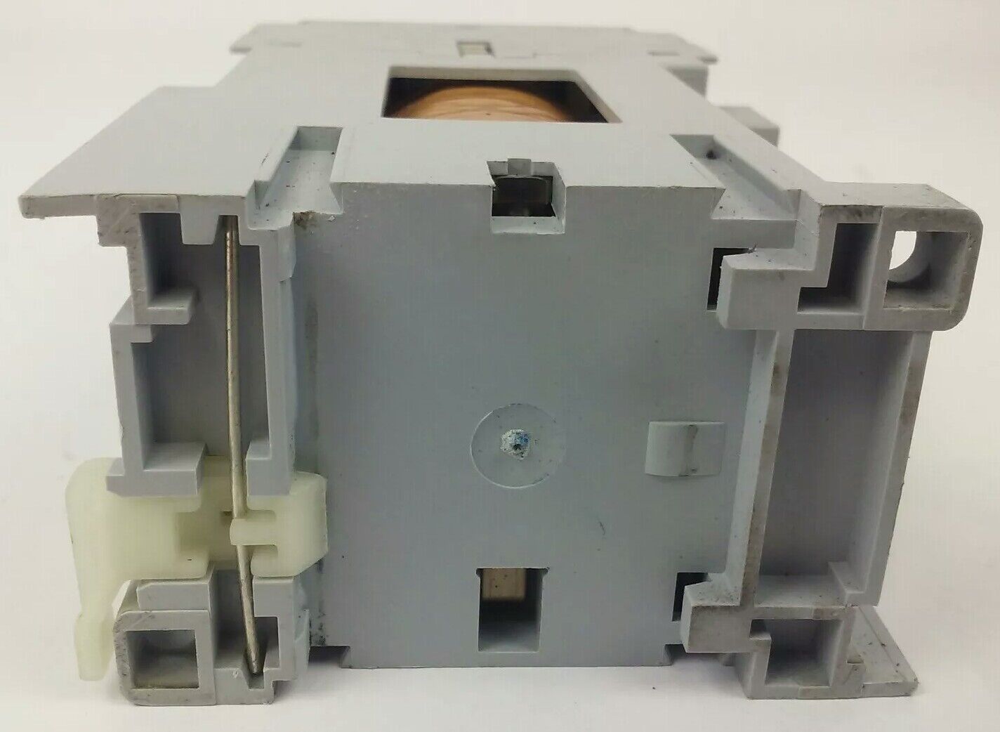 ALLEN BRADLEY 100-C23Z*10 SER. C CONTACTOR 690V 32A 11kW,600V 30A 3PH,24VDC COIL