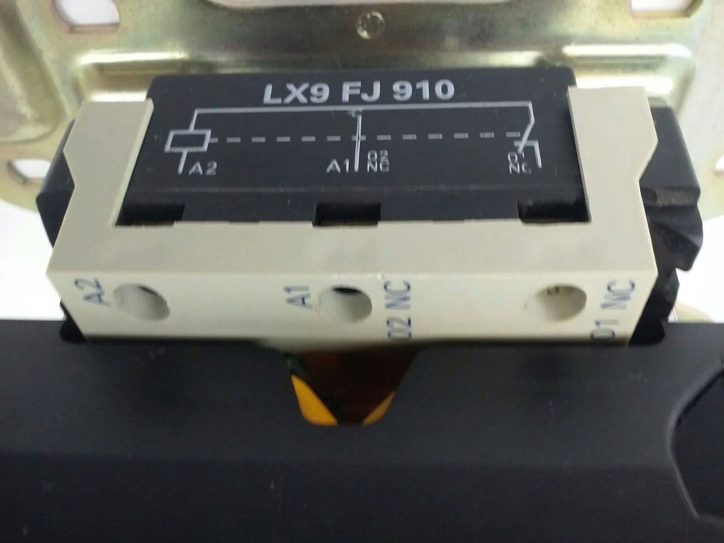 TELEMECANIQUE LC1F400 CONTACTOR, 3PH, 3P, 600V, 420A, 300HP,W/ LX9FJ910 24V COIL