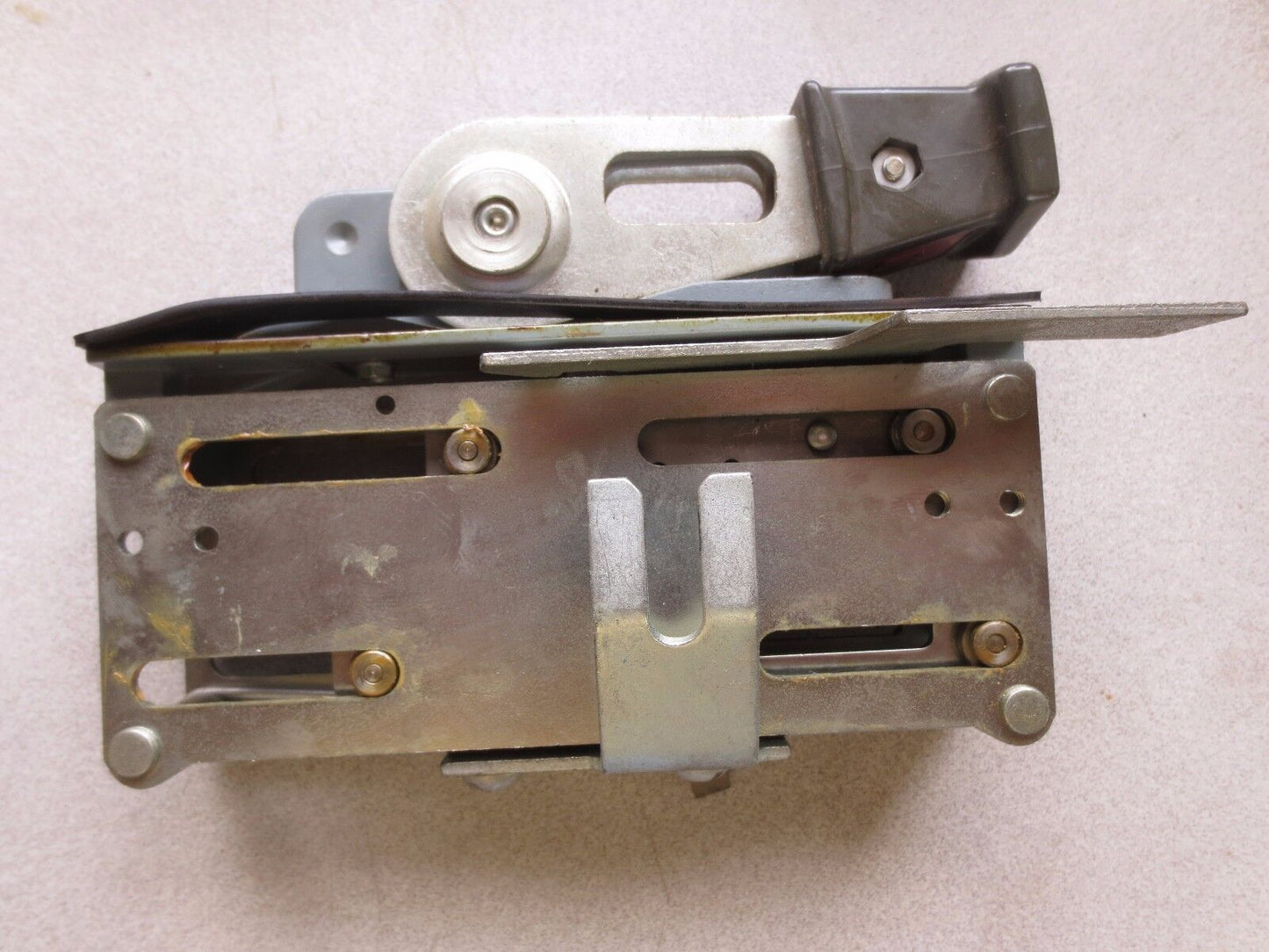 SAFETY SWITCH / DISCONNECT SWITCH HANDLE MECHANISM / TRIP LOT of 4