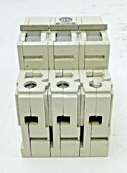ALLEN-BRADLEY - 1492-CB3-G250 SER. C - MOTOR CONT. - 3 P, 25 A, 277 V, 10HP, 3PH