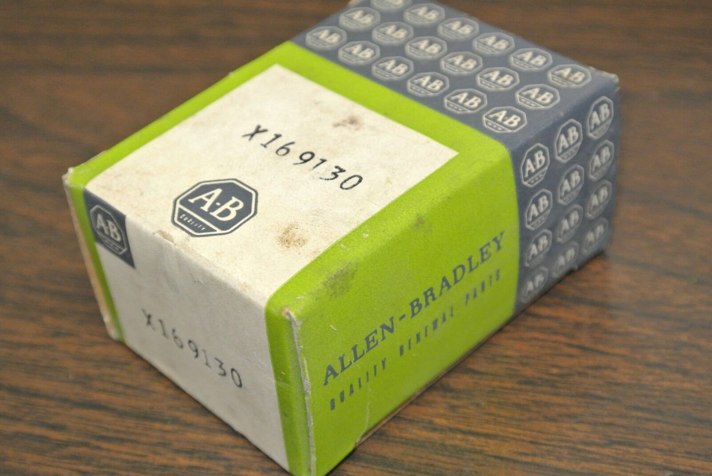 ALLEN-BRADLEY X-169130 AUXILIARY SWITCH for STARTERS / NEW SURPLUS
