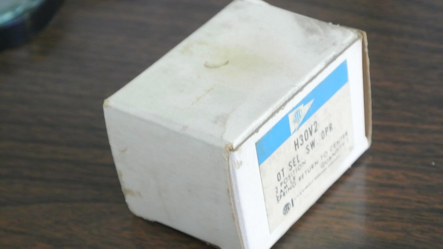 I-T-E H30V2 OT SEL SW OPERATOR - SPRING RETURN (CNTR) 3-POSITION - NEW SURPLUS