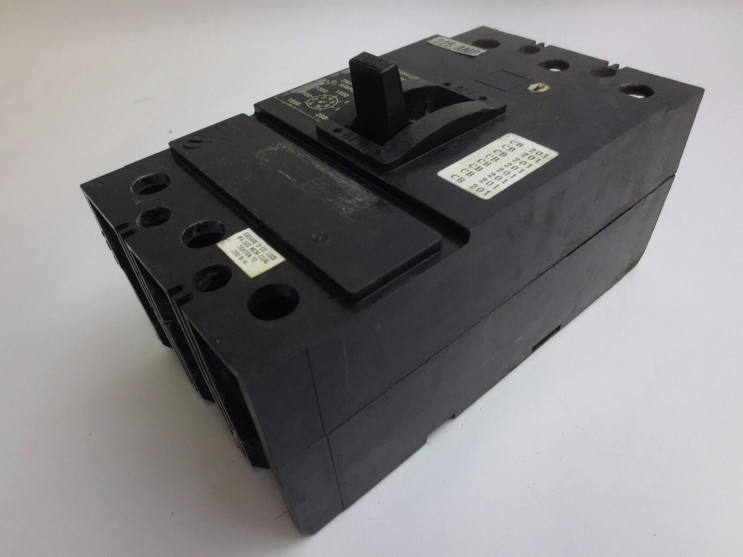 SQUARE D ADJUSTABLE TRIP CIRCUIT BREAKER - 225A, 3P