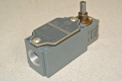 ALLEN-BRADLEY 802T-HW2 OILTIGHT LIMIT SWITCH Ser 1 / SPRING RETURN / NEW SURPLUS