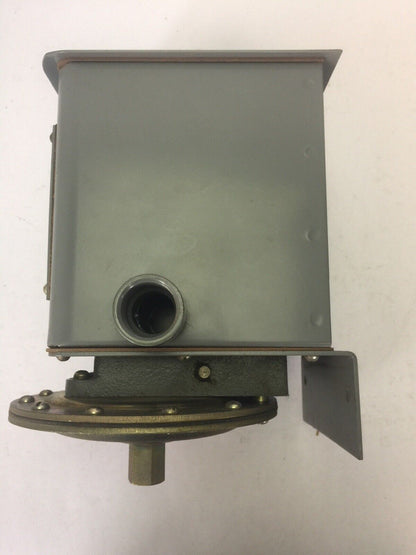 SQUARE D 9016 ASW-3 VACUUM PRESSURE SWITCH 575VAC 230VDC 5HP  3PH 3 POLE