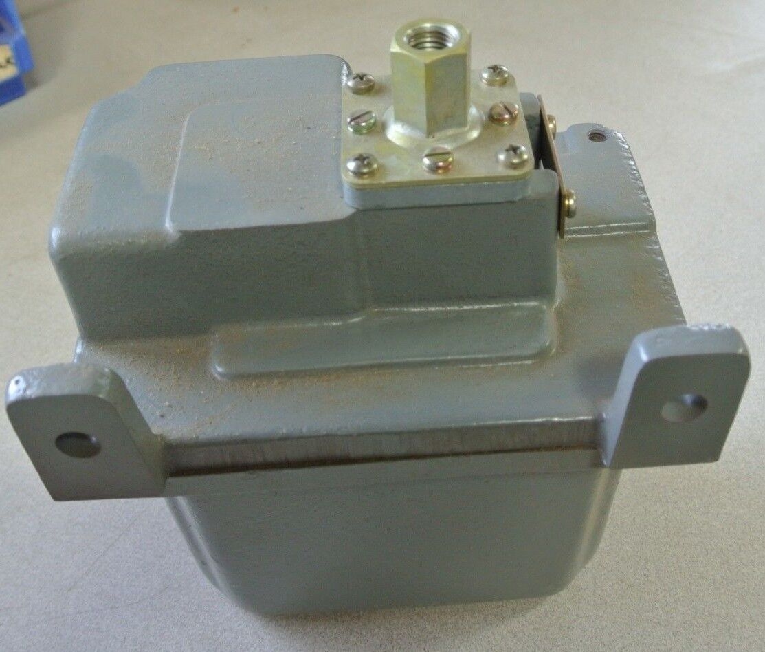 SQUARE D 9012 GAR26 MACHINE TOOL PRESSURE SWITCH, TYPE G - NEW SURPLUS