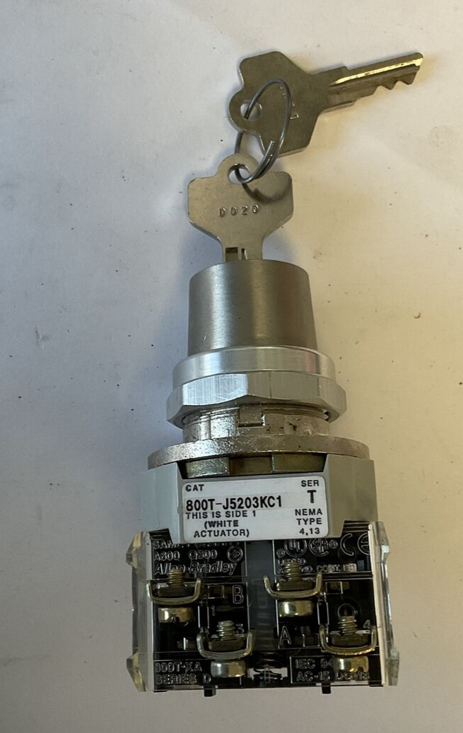 ALLEN BRADLEY 800T-J5203KC1 KEYED SELECTOR SWITCH SER.T