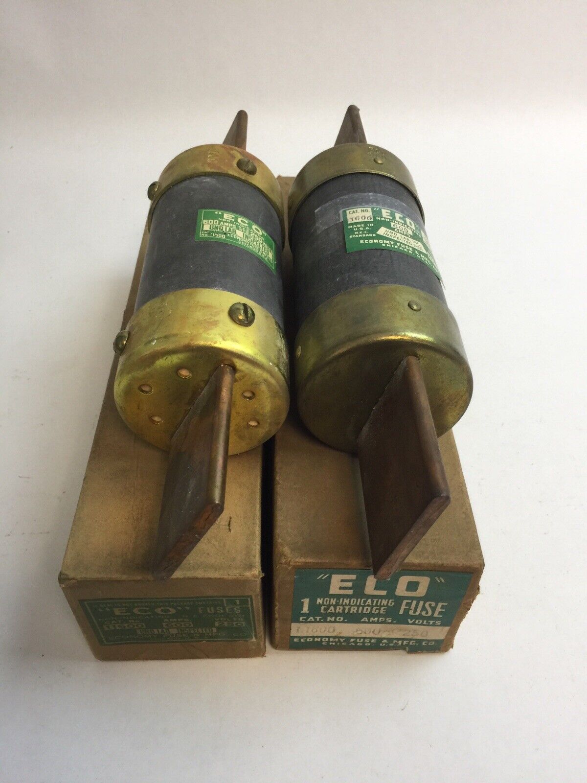 ECONOMY 11600 NON-INDICATING FUSE 600AMP 250VOLTS (LOT OF 2)