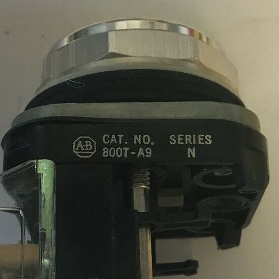 ALLEN BRADLEY 800T-A9A FLUSH HEAD PUSHBUTTON YELLOW SER.N 1NO-1NC