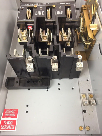 GE TH3322J SAFETY SWITCH 60A 240VAC  250VDC 3 FUSES
