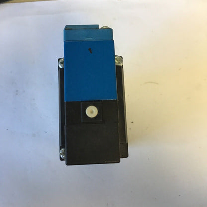 SMC VSR8-6-FG-S-3EZ-V1 SOLENOID VALVE 142PSI