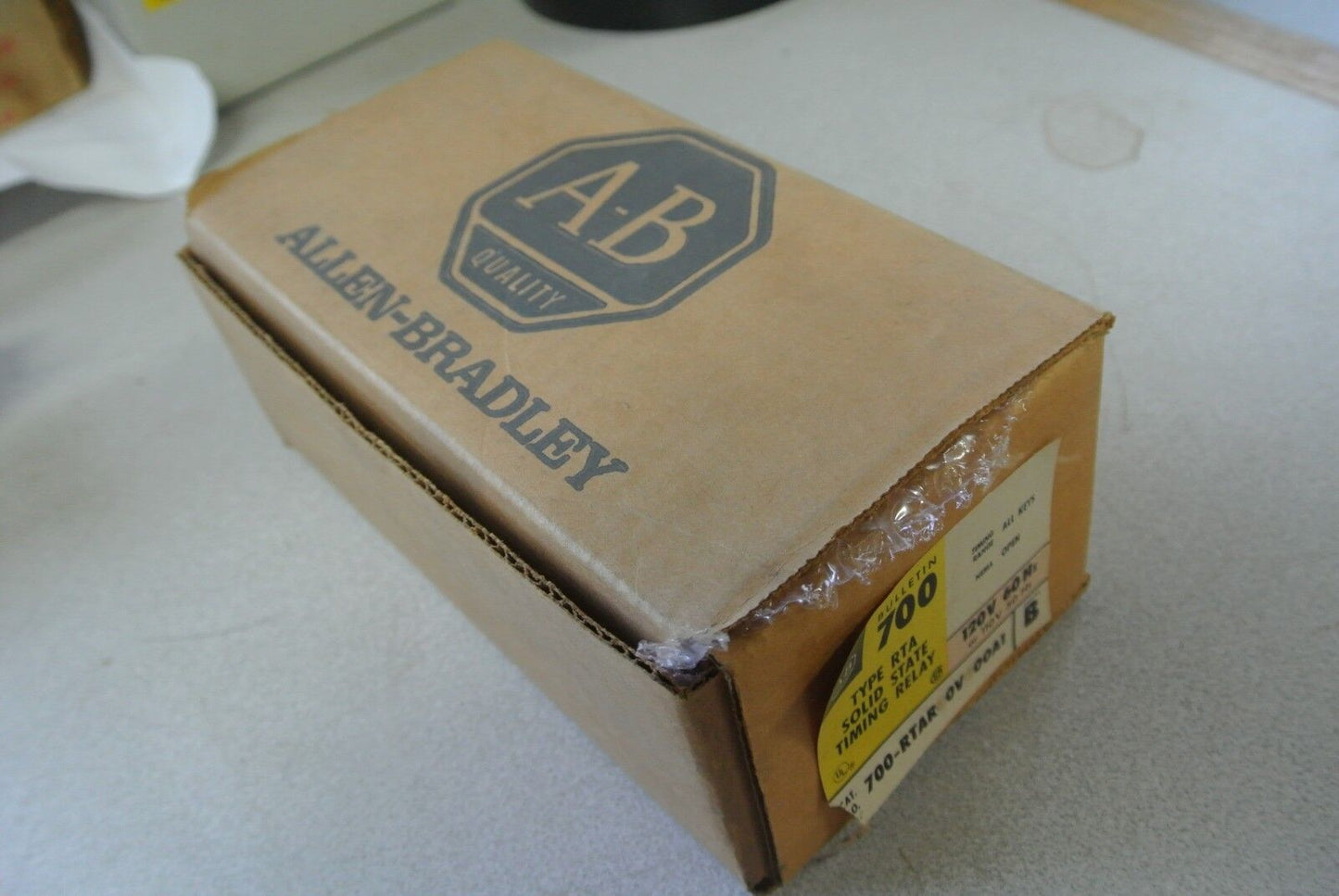 ALLEN-BRADLEY 700-RTAR00V000A1 TYPE RT SOLID STATE TIMING RELAY 120V NEW SURPLUS