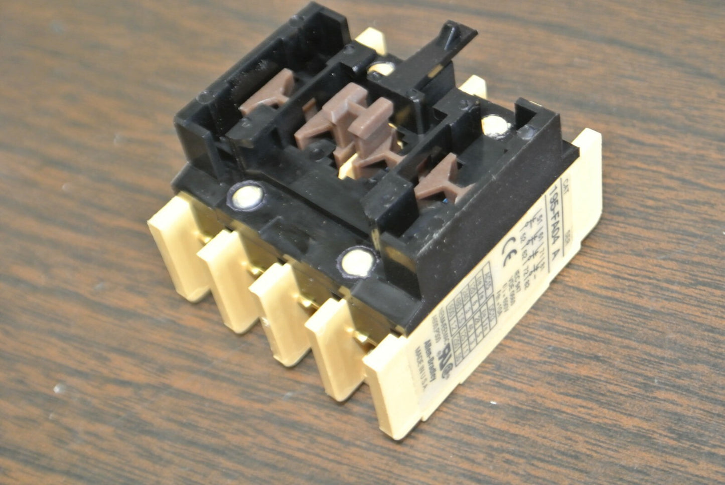 ALLEN-BRADLEY 195-FA04 TYPE F ADD-ON CONTACT BLOCK / NEW SURPLUS