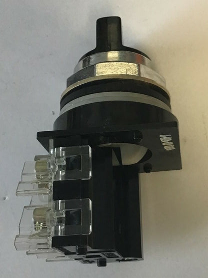 GENERAL ELECTRIC CR104P SELECTOR SWITCH 3POS. NEMA A600