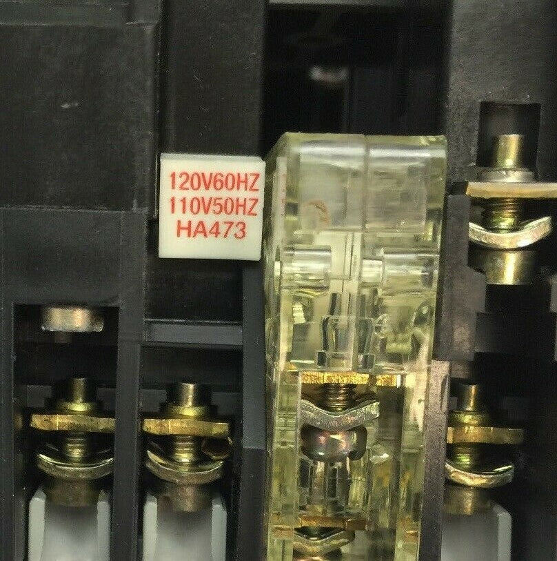 ALLEN BRADLEY 105-A09NDJ0V REVERSING STARTER 100-A09ND3 600VAC 9A 592-J0V16 W31