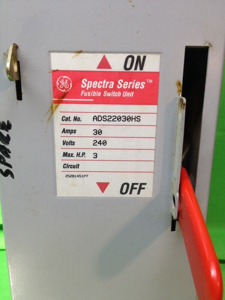 GE SPECTRA SERIES FUSIBLE SWITCH UNIT ADS22030HS 30A 240V 3HP