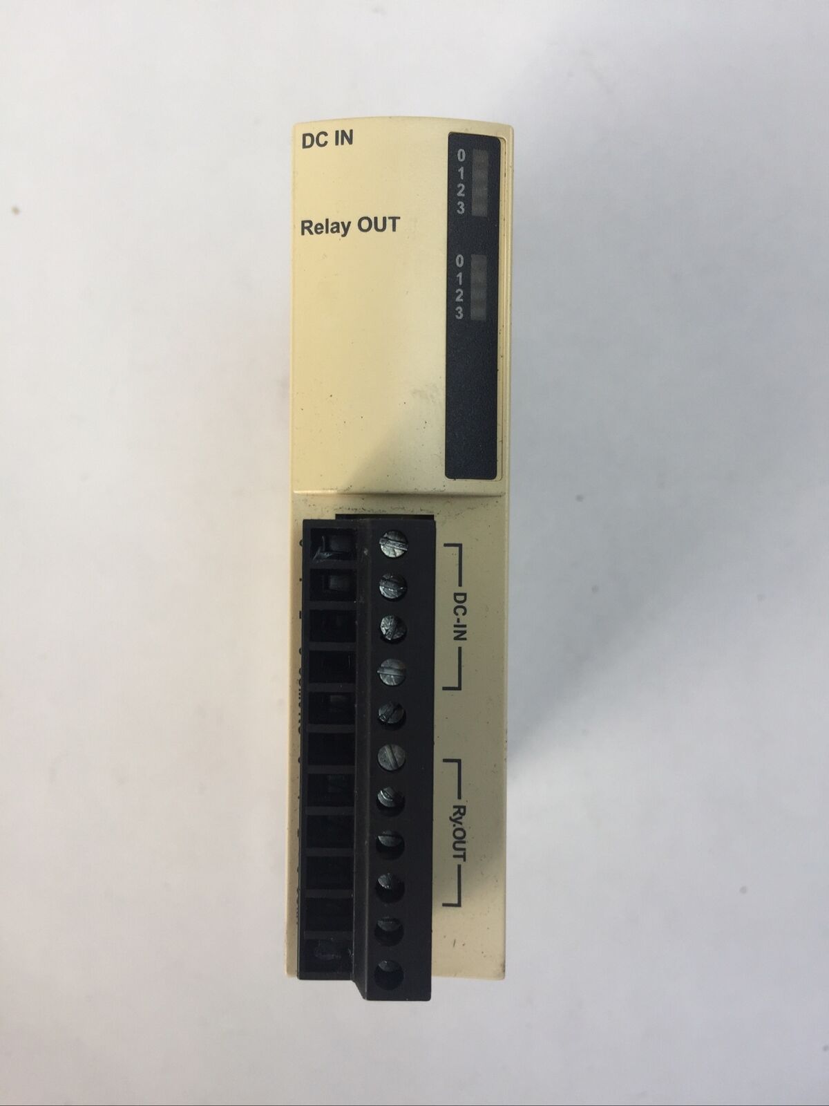 SCHNEIDER TM2DMM8DRT DC IN RELAY OUT MODULE INPUT 24VDC OUTPUT 240VAC/30VDC 2A