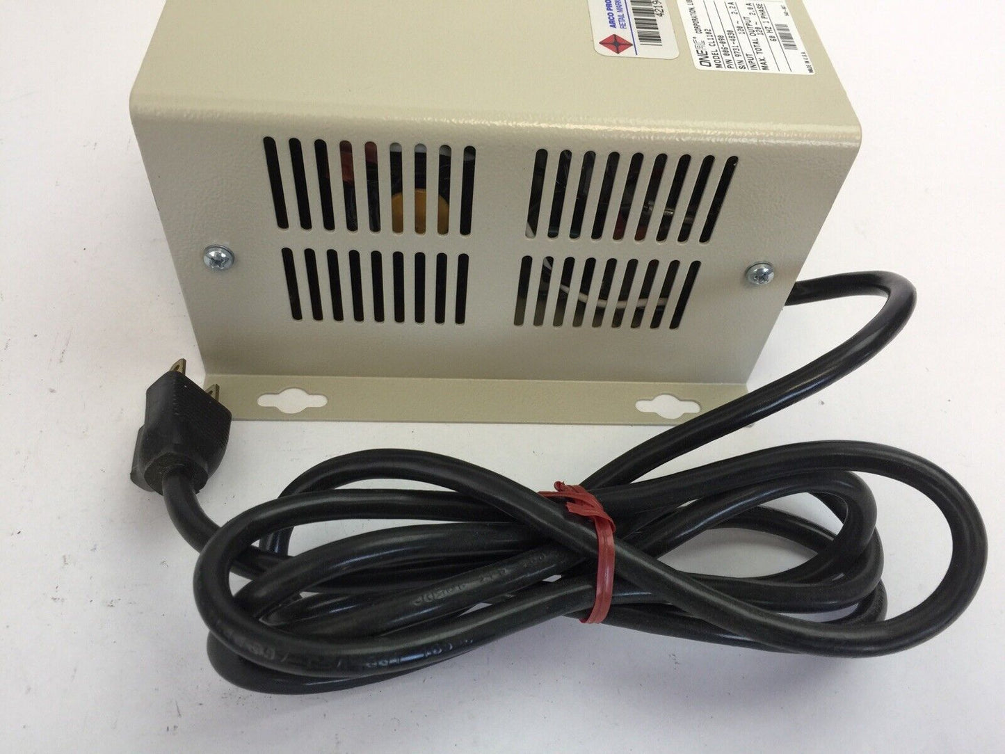 ONEAC CL1102 POWER CONDITIONER INPUT 120VAC 2.2A OUTPUT 120VAC 2.0A 60HZ 1 PHASE