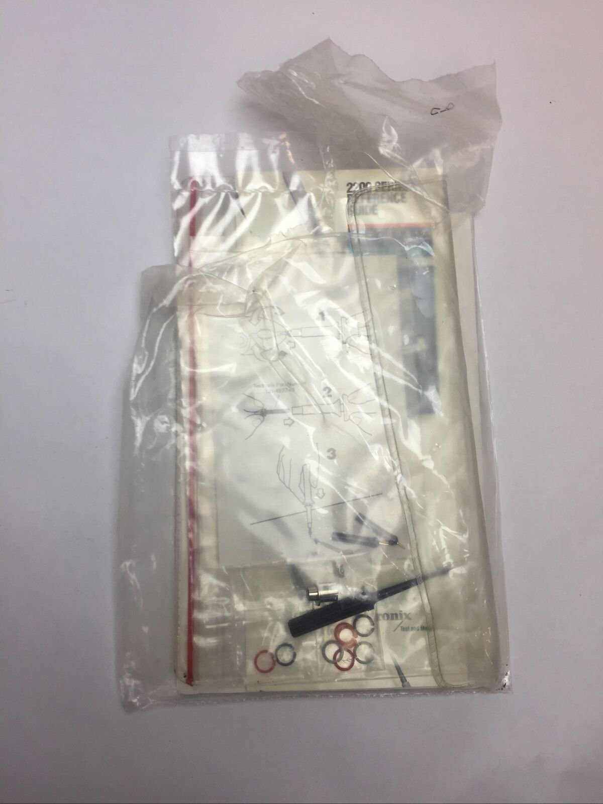 TEKTRONIX 2221A 100MHz DIGITAL STORAGE OSCILLOSCOPE 90-250VAC