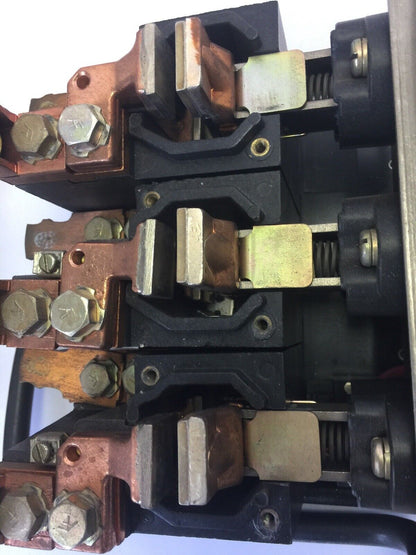 SQUARE D 8536 FO-1 AC MAGNETIC STARTER SIZE 4 600VAC 150AMPS 100HP SERIES C