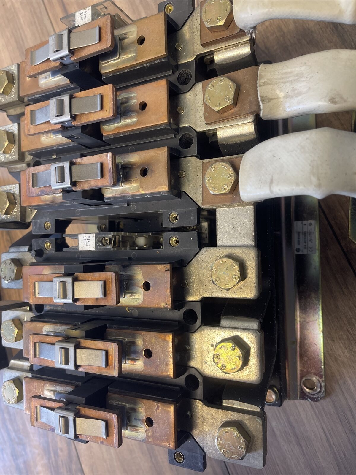ALLEN BRADLEY 104-B250ND3 SER B REVERSING STARTER 600VAC 304A 3PH 300HP