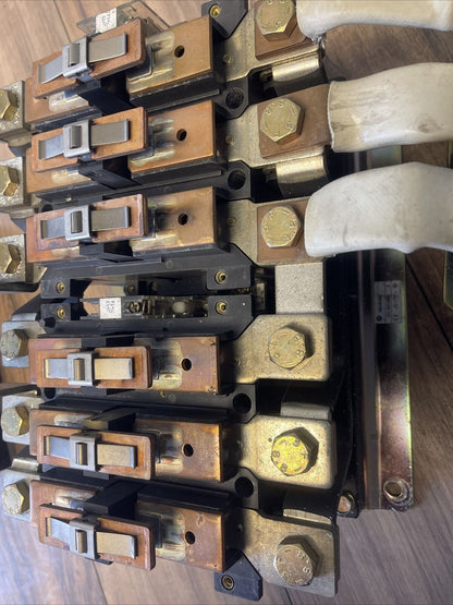 ALLEN BRADLEY 104-B250ND3 SER B REVERSING STARTER 600VAC 304A 3PH 300HP