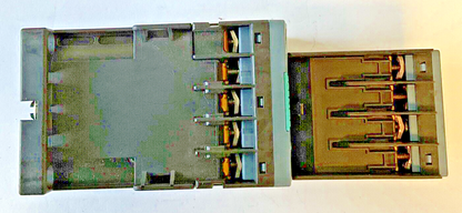 SIEMENS 3RH2140-1BB40 CONTACTOR W/33R2911-1GA40 AUX CONTACT 50/60HZ
