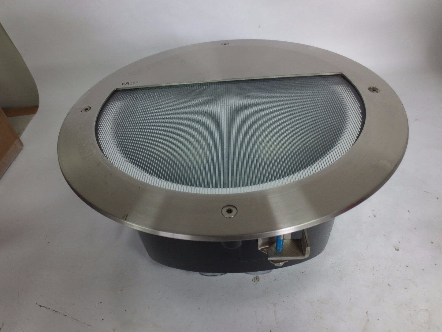 ERCO 10 33304 023 VISOR FLOOR WASHLIGHT - T6 35W G8.5 120V/60Hz