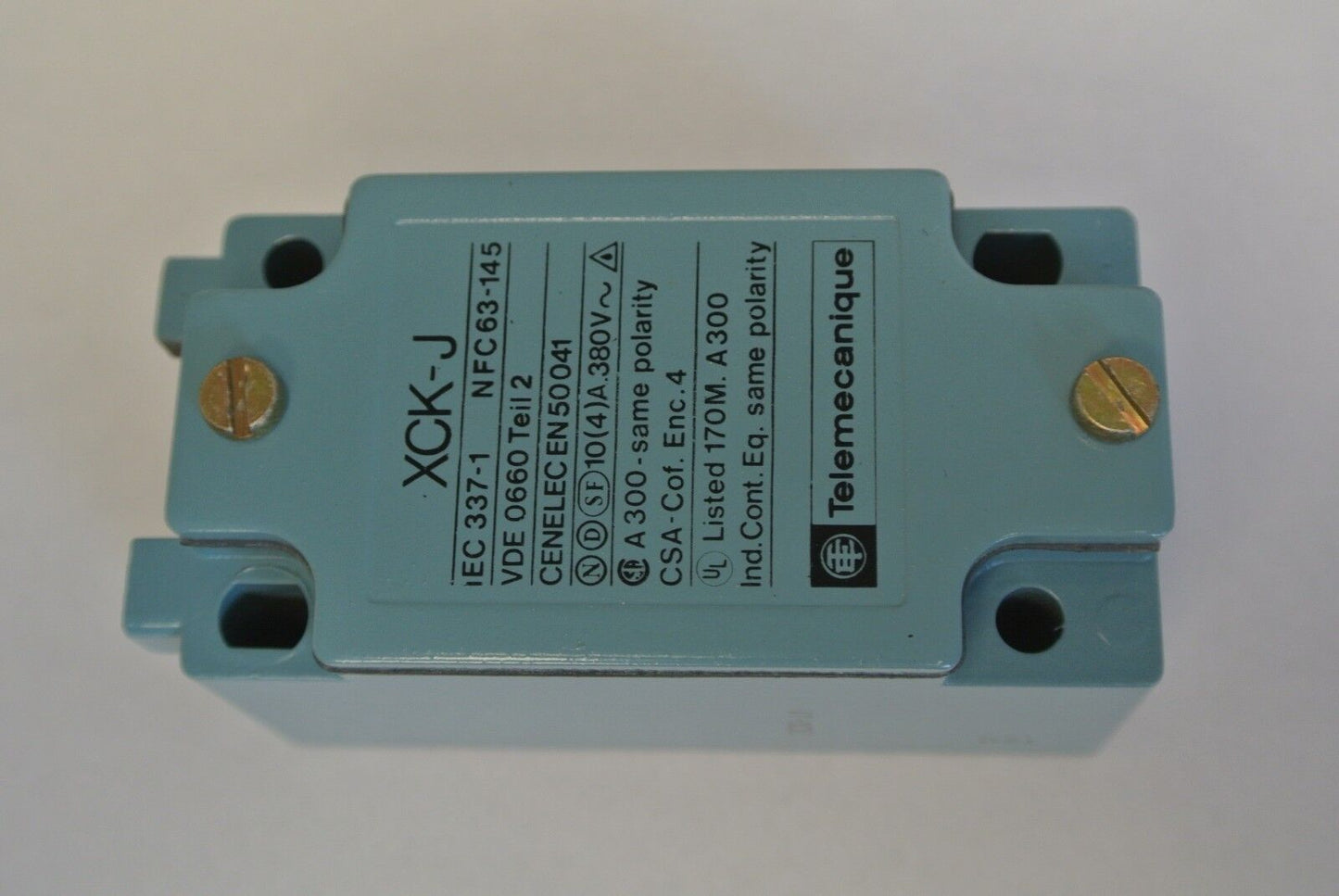 TELEMECANIQUE XCK-J1 (ZCK-J1 on box) SNAP-ACTION LIMIT SWITCH 300A 1 NO/1 NC.