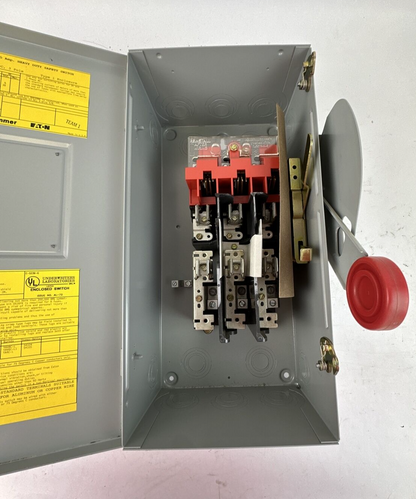 CUTLER HAMMER DH322FGK FUSIBLE SAFETY SWITCH 240VAC 3PH 15HP 250VDC 10HP 3P 60A