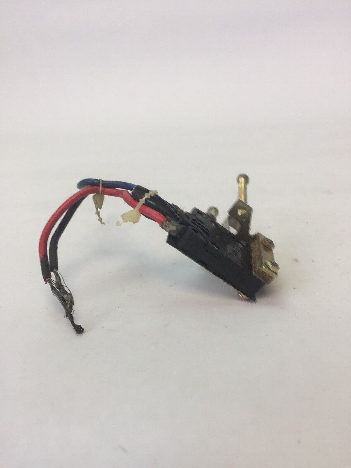 WESTINGHOUSE 4979D06G03 1A1B AUXILIARY SWITCH 120VAC 5A