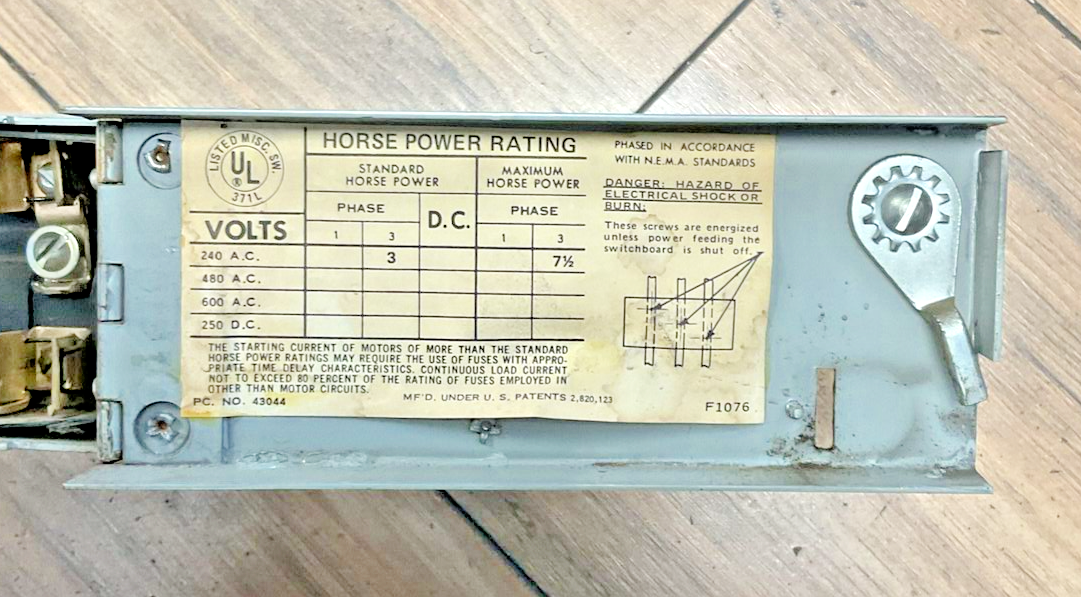 GOULD / ITE V2A3211 TWIN PANELBOARD SWITCH HP 7 1/2 240V/250VDC 3POLE 30A 3PH