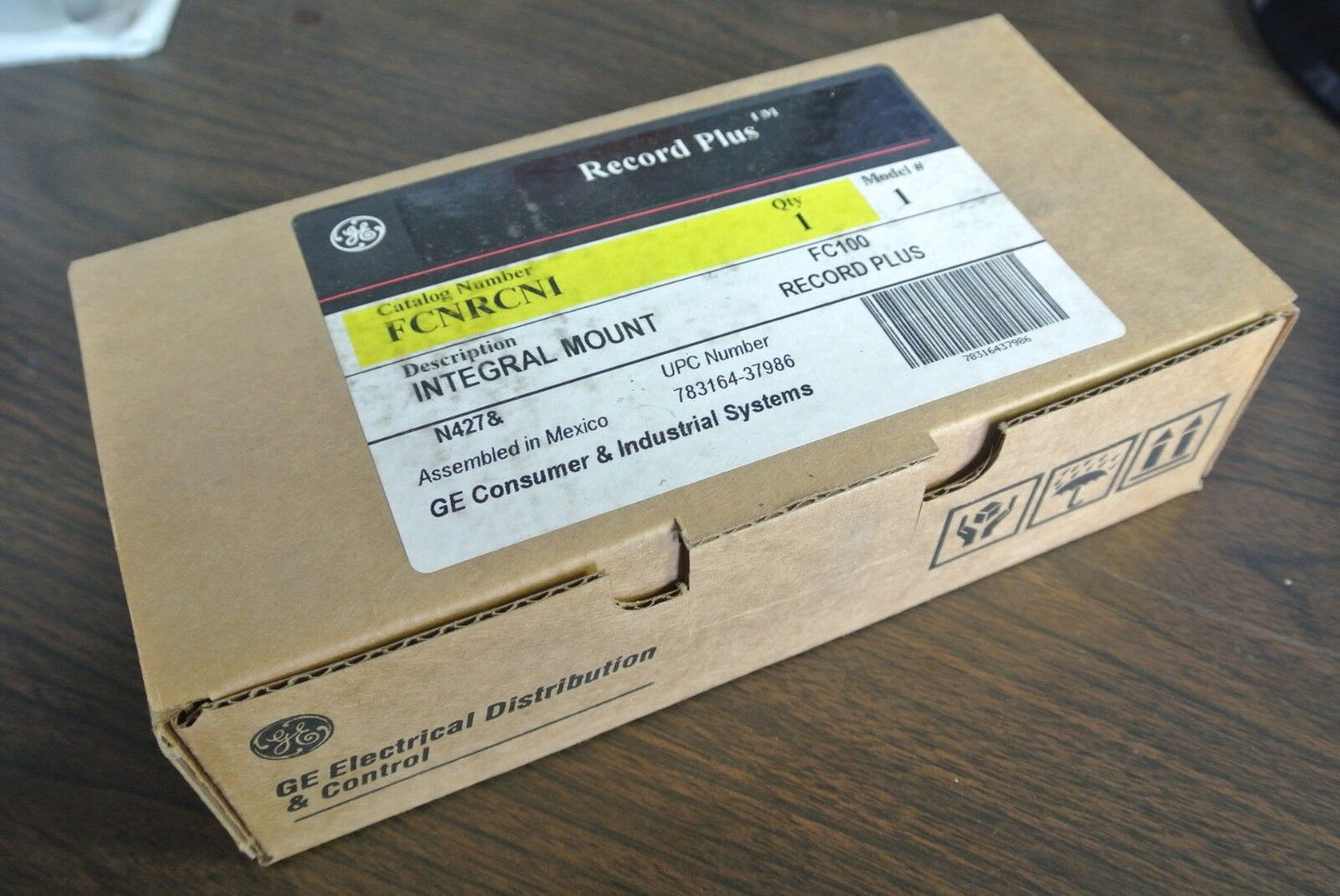 GE FCNRCNI INTEGRAL MOUNT HANDLE OPERATOR for FC100 BREAKER - NEW SURPLUS