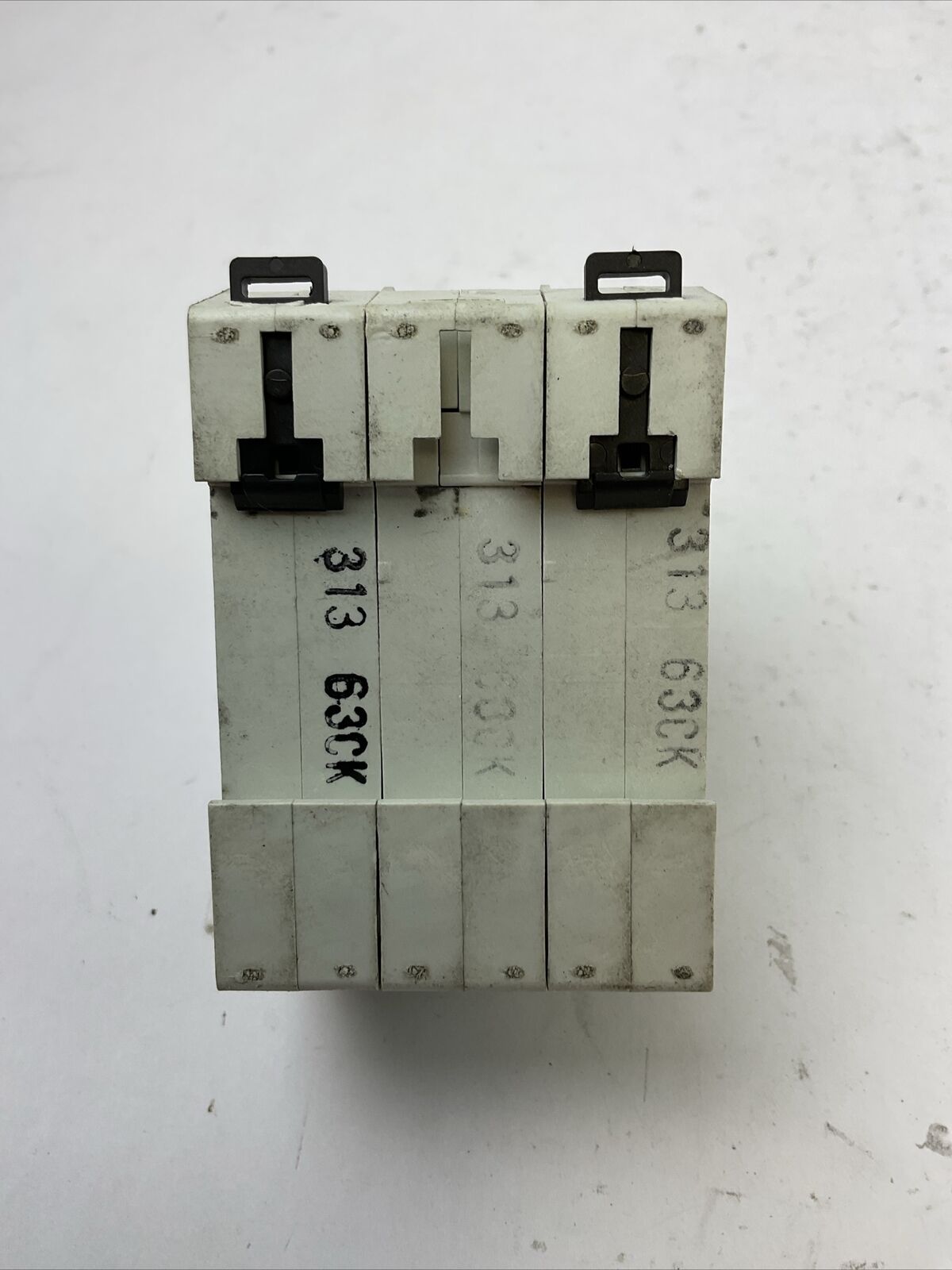 ALLEN BRADLEY 1492-SP3C630 SER C CIRCUIT BREAKER 63A 3POLE 480Y/277VAC