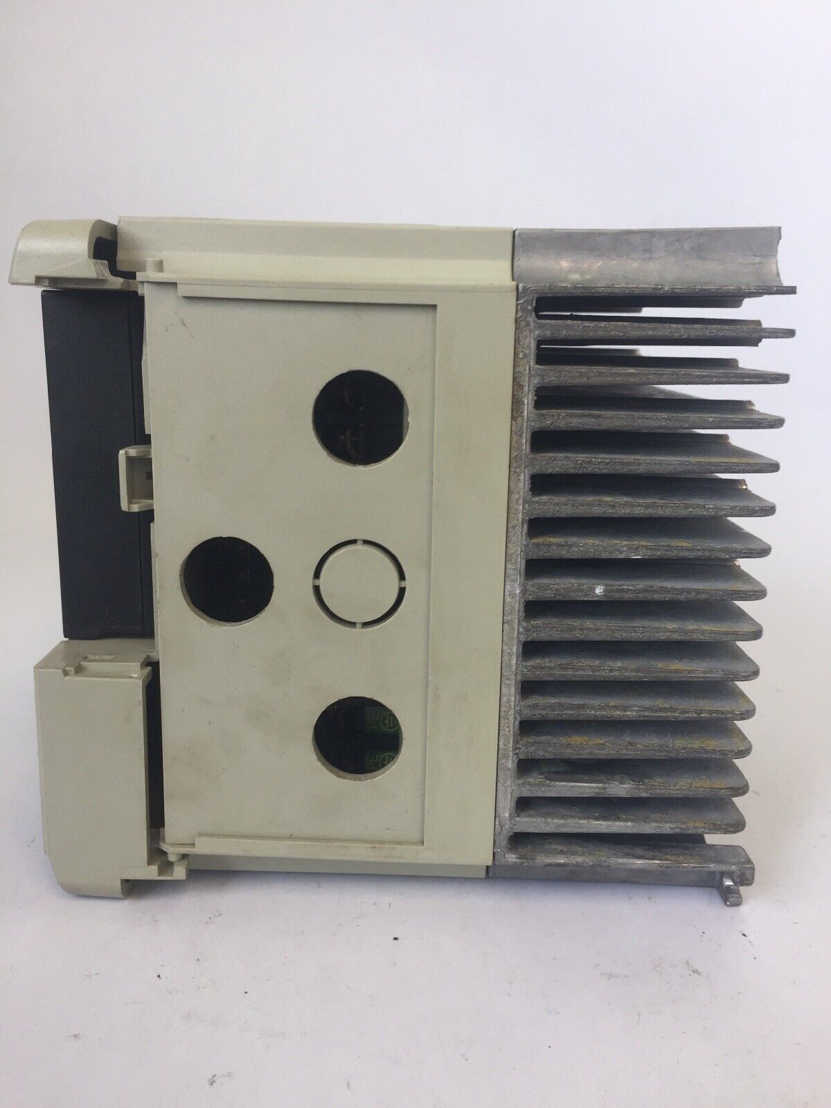 ALLEN BRADLEY 1305-BA06A AC DRIVE INPUT 380-460V 5.8A OUTPUT 380-460V 6.0A 3HP