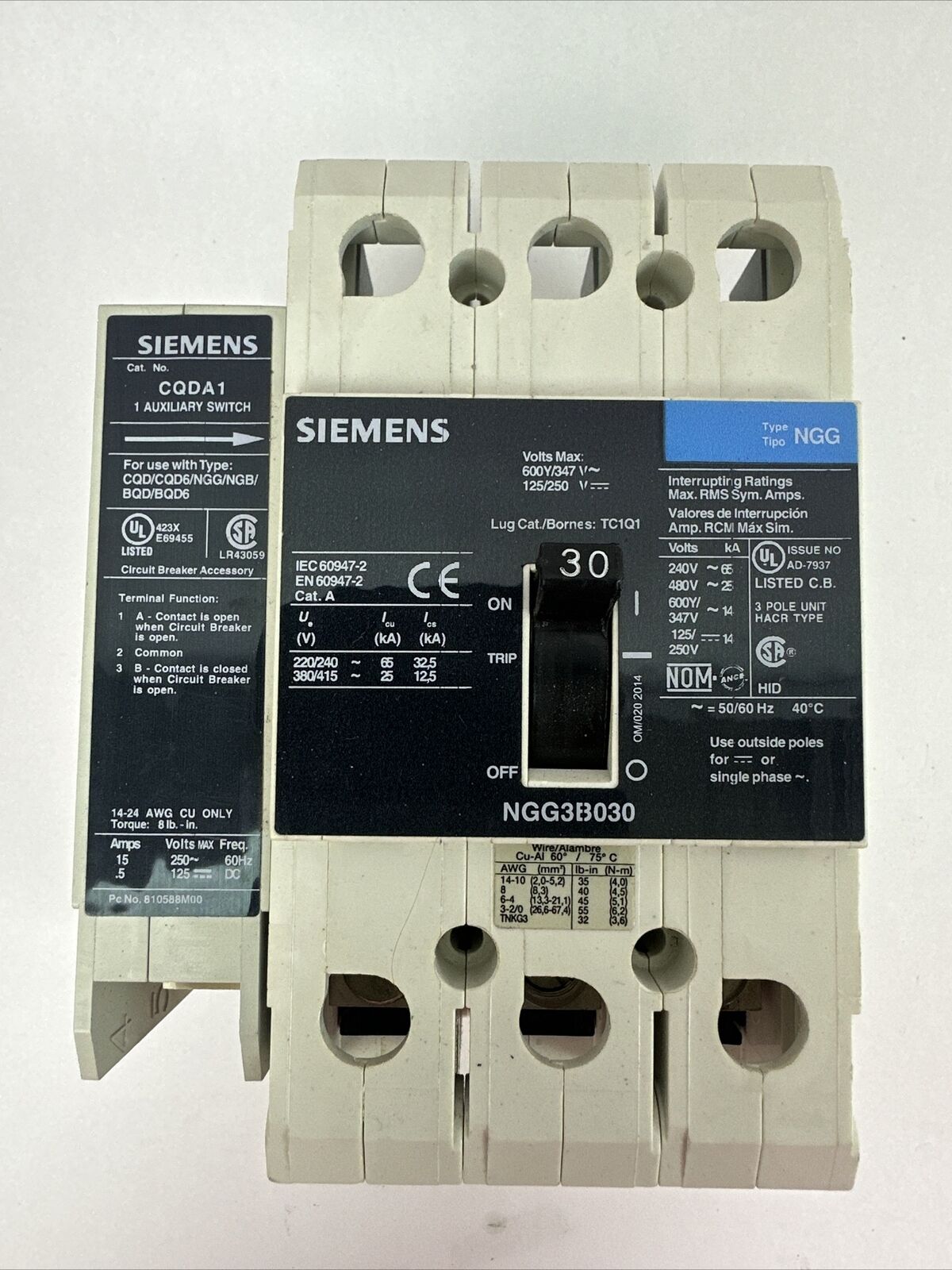 SIEMENS NGG3B030 CIRCUIT BREAKER 125/250VDC 600Y/347VAC 3P CQDA1 AUXILIARY SWITC