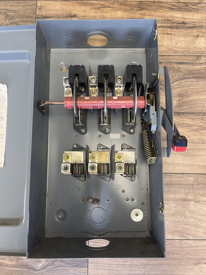 SQUARE D H324N FUSIBLE SAFETY SWITCH SERIES D2 240VAC 200AMP 60HP 3PHASE 3POLE