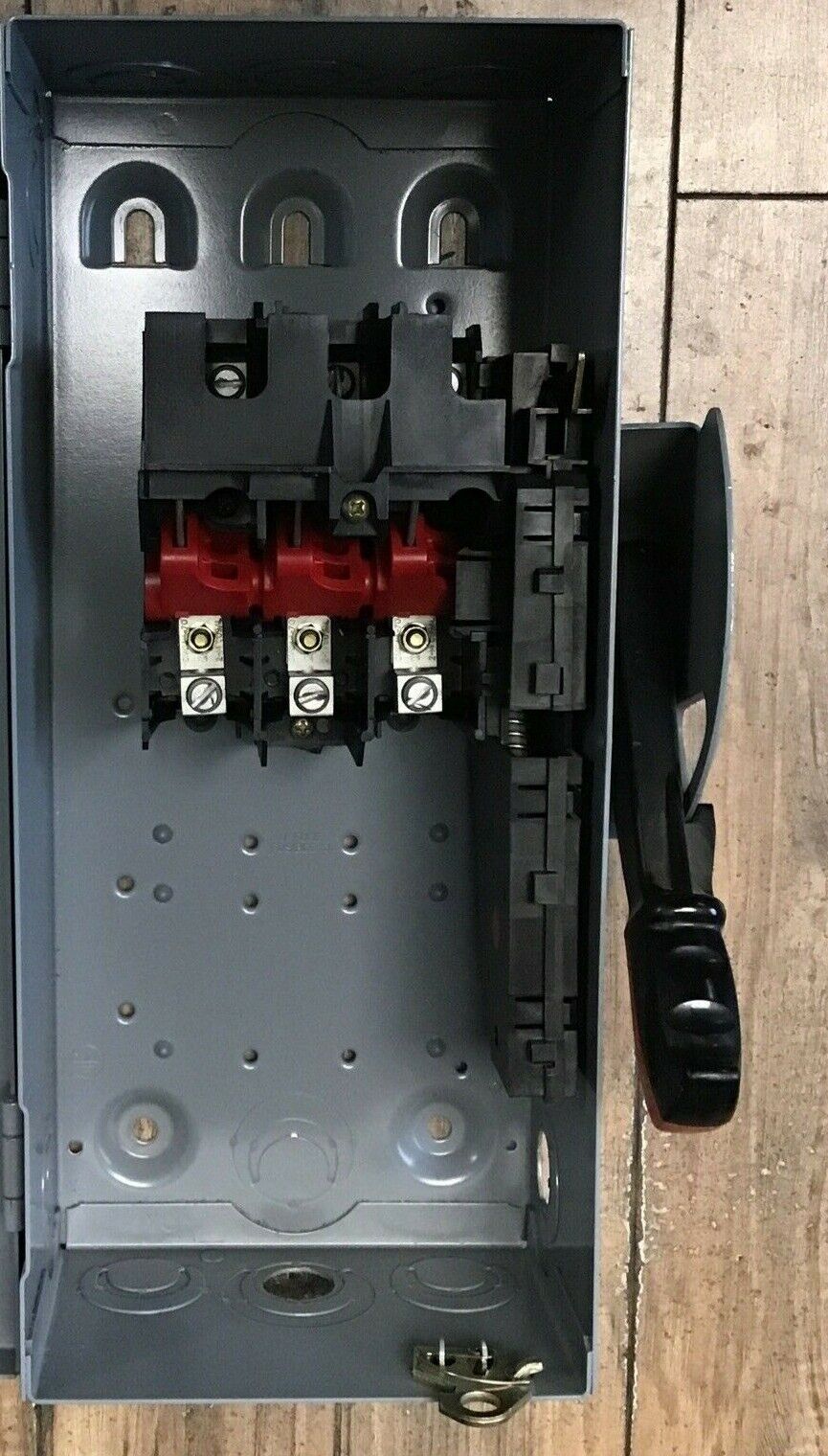 SQUARE D HU361 SAFETY SWITCH SER.F1 30A  NON FUSIBLE TYPE1 600VAC/VDC 30HP